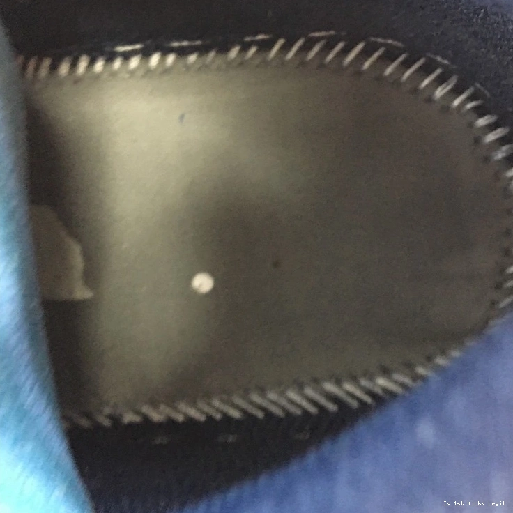 Ember  553558-481 1 Jordan Obsidian Low Glow 0409